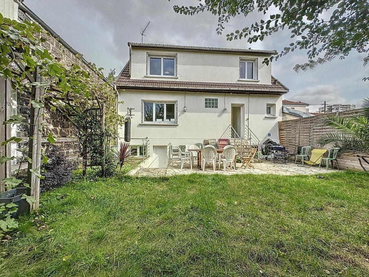 Large house with garden and parking, near metro - B&B Saint-Denis