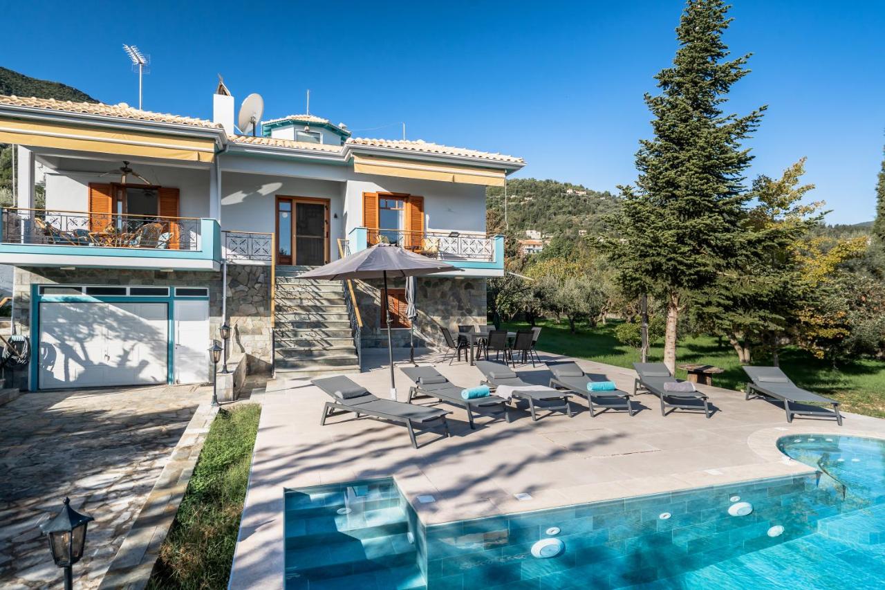 Giomani Villa-Private Pool-Walk to the Sea - B&B Nikiána