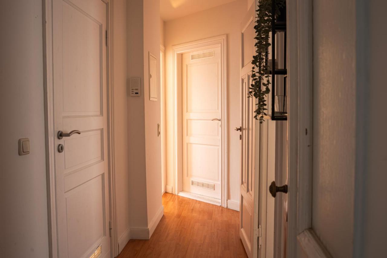 Luxus Apartment im Goetheviertel mit Badewanne, Regendusche WLAN uvm - B&B Bremerhaven