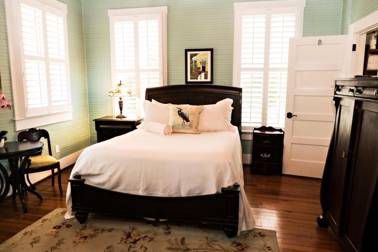 Queen Room - Ophelia Suite
