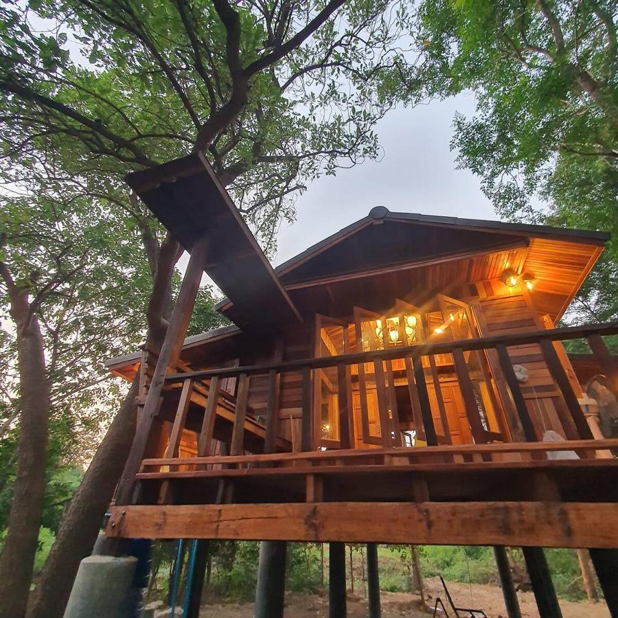 three little birds 2 bedroom บ้านไม้กลางสวน - B&B Ban Nong Tako