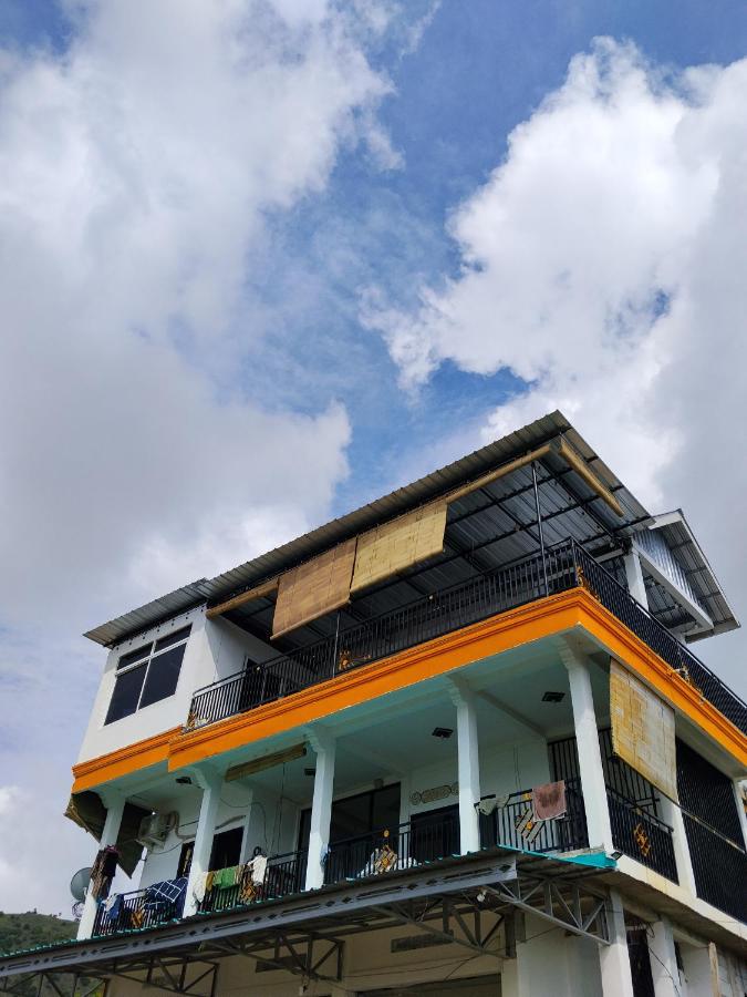 Bajo Komodo Homestay - B&B Komodo