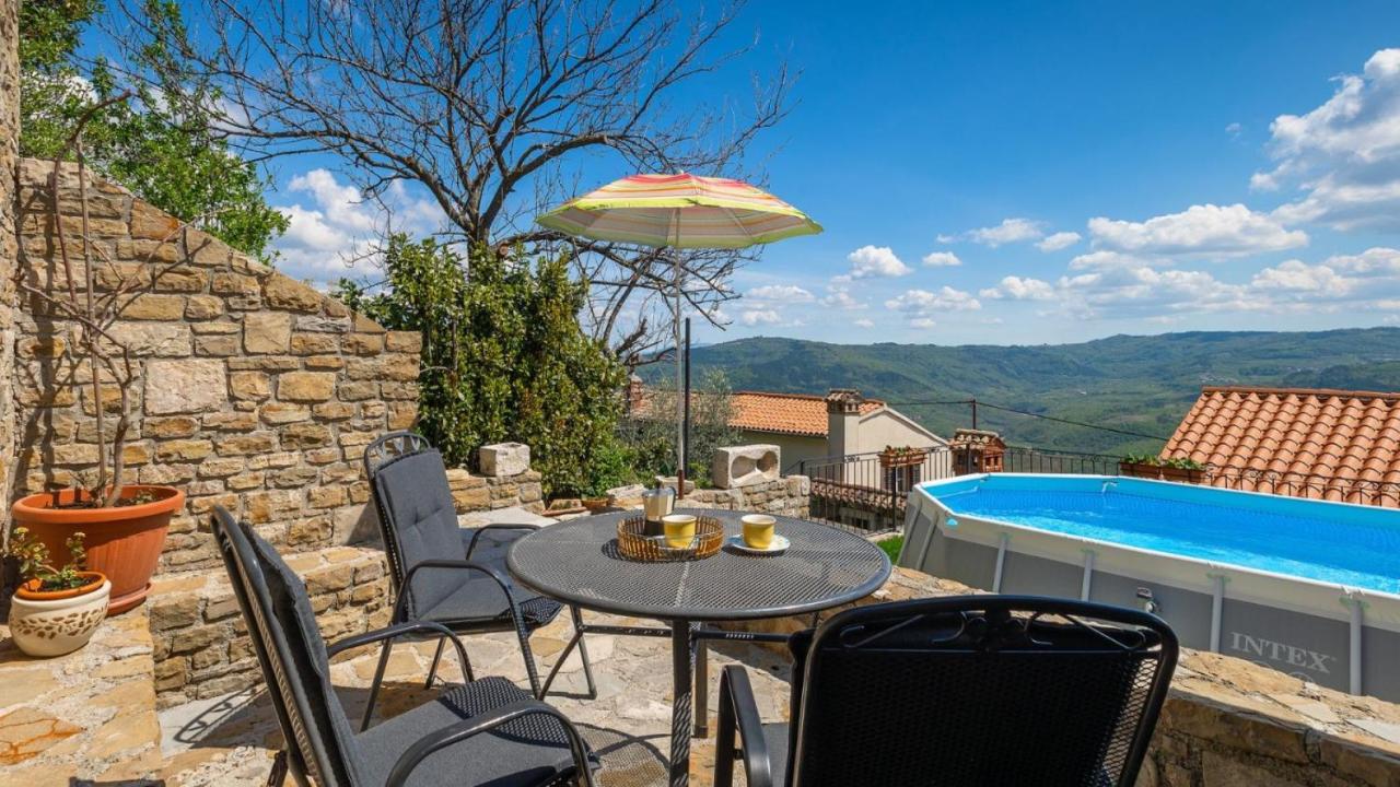 Rustic villa Pietro with panoramic view in Motovun - B&B Montona