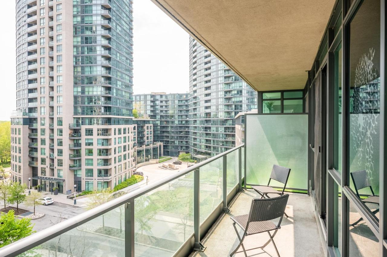 Bright 1Br & Den Unit in Downtown - Chambres d’hôtes Toronto