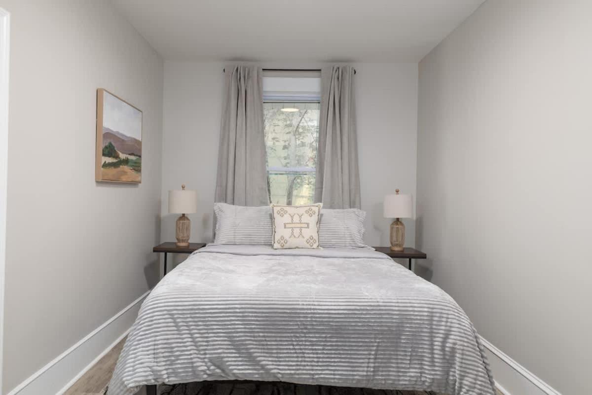 The Hilltop Haven HISTORIC West Salem Charm 5 Mins to Downtown Hospitals Walk to Greenway - Chambres d'hôtes Winston-Salem