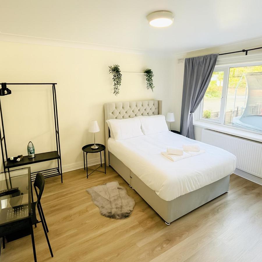 Newly Renovated 2-Bedroom Apartment - B&B Manchester