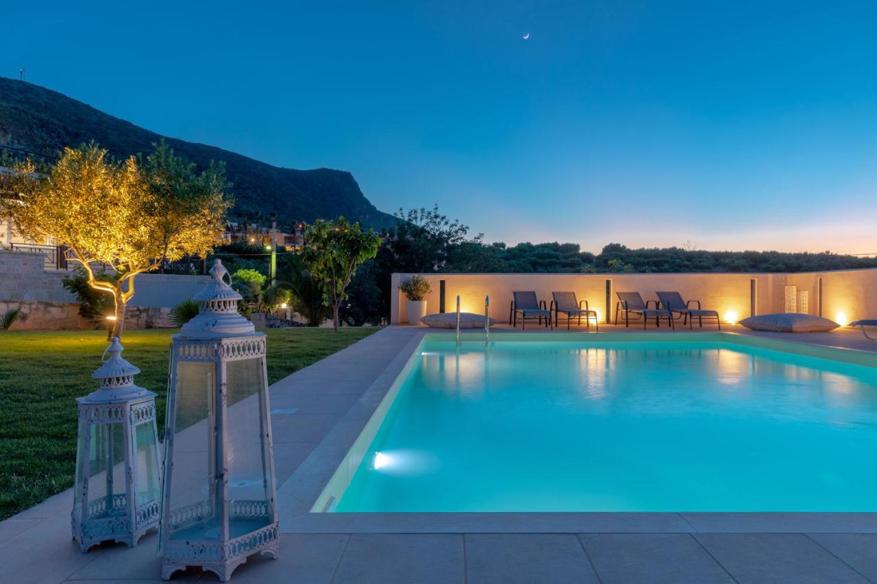 Mangie Villa Hersonissos - Private Pool, Sleeps 11 - Bed and Breakfast Khersónisos