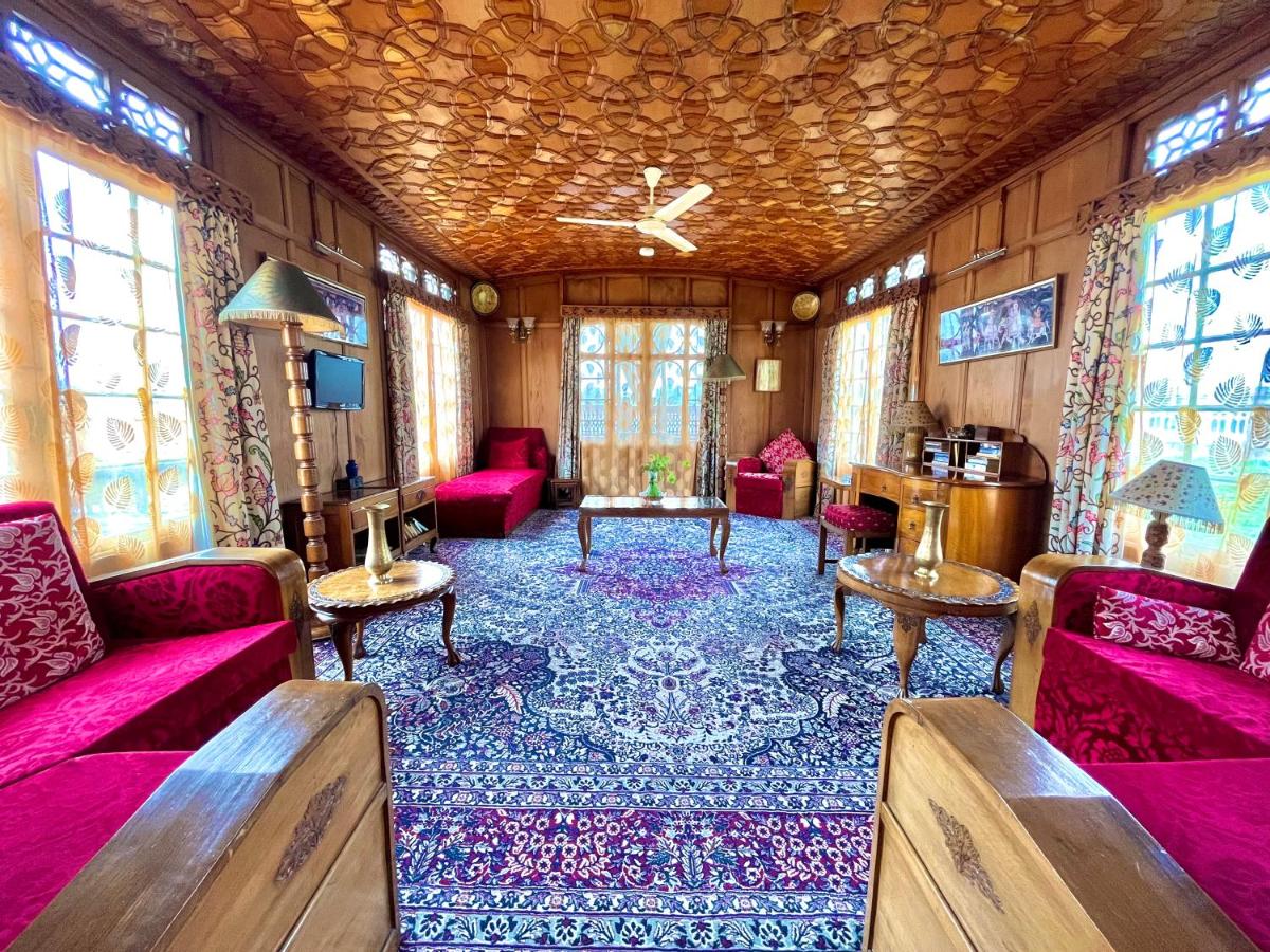 Vanda Heritage Houseboats - B&B Srinagar