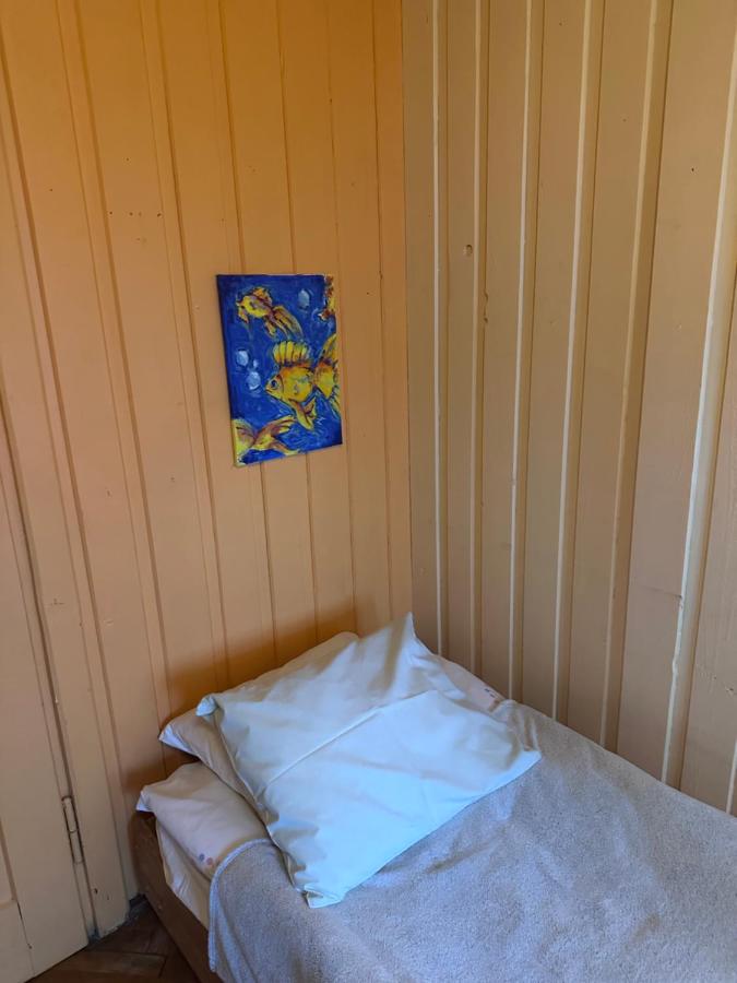 Camera Singola con Doccia e Servizi Igienici in Comune