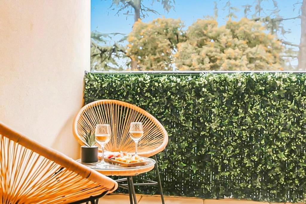 T2 moderne avec piscine, terrasse et parking privé - B&B Uzès