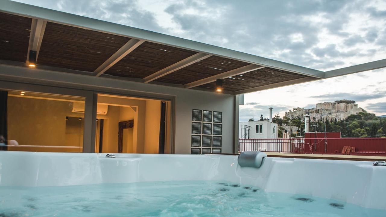 Senior 3 Bedroom Apt with outdoor hot tub and Acropolis view