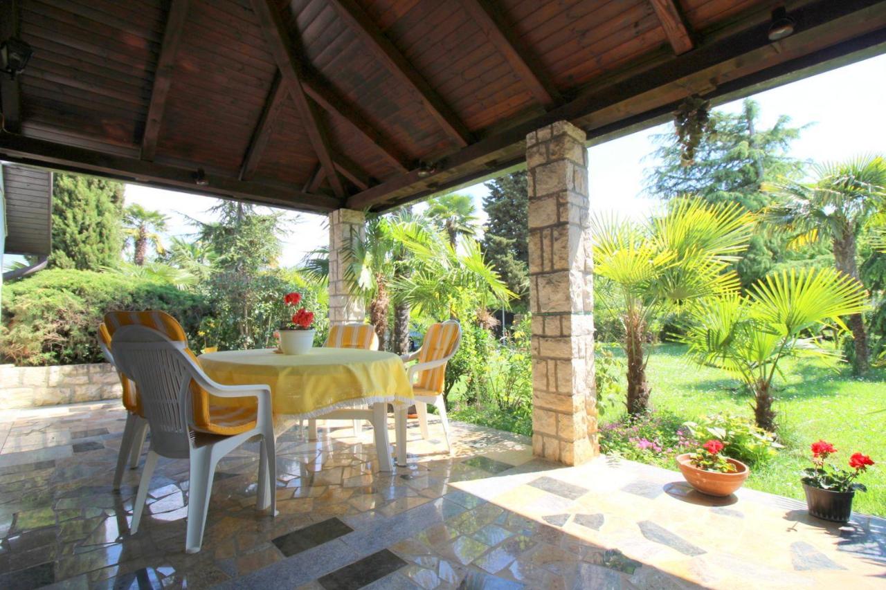 Hundefreundliches Ferienhaus mit mediterranem Garten und nur 650 Meter zum Strand - Ferienwohnung Poreč