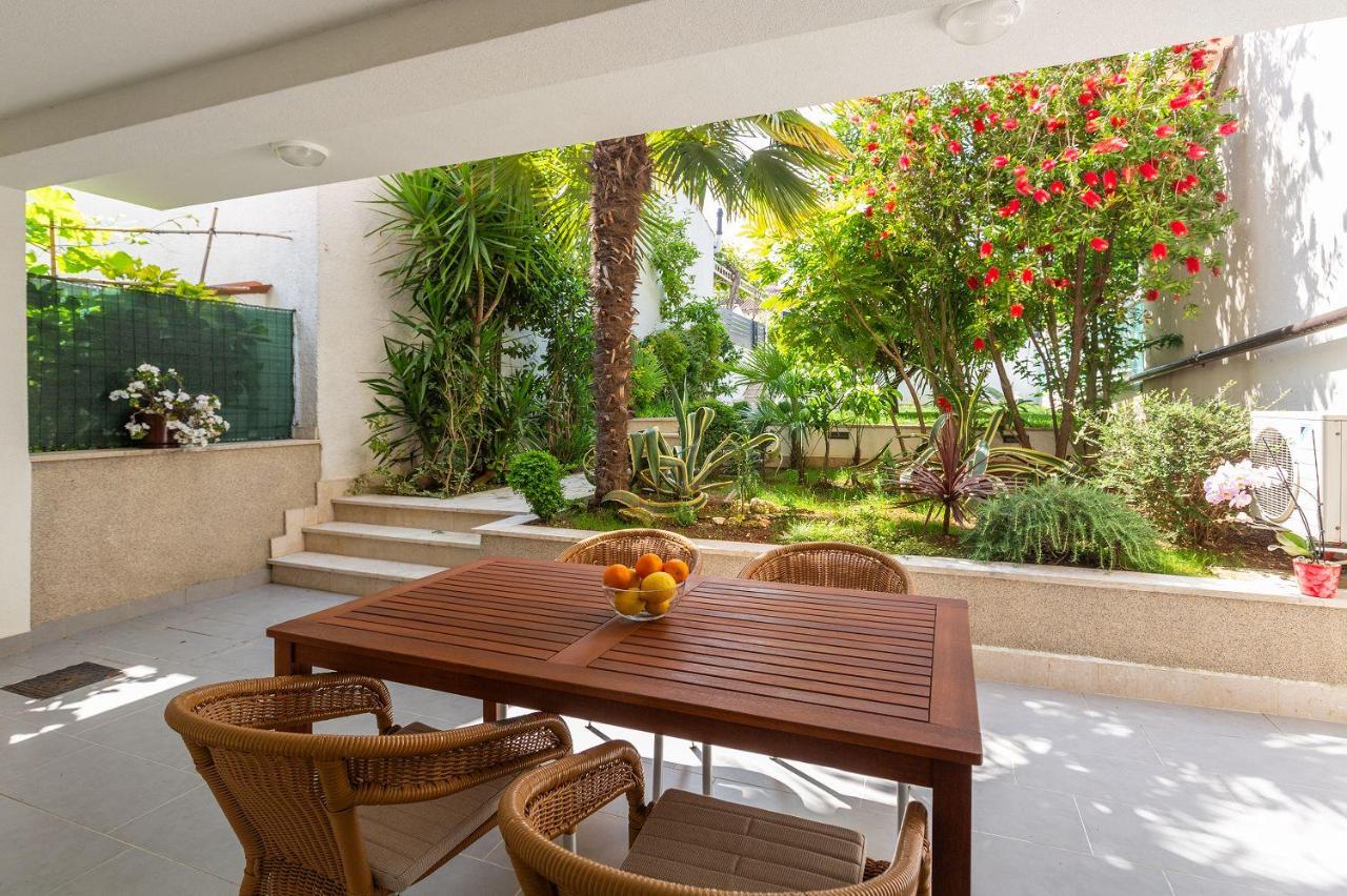 Hundefreundliches Apartment mit mediterranem Garten - 600 Meter zum Strand - B&B Poreč
