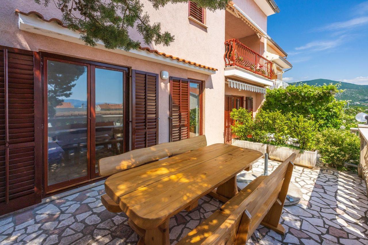 Cozy Apartment nur 250 Meter zum Strand mit Meerblick, Grillplatz, Privatparkplatz - Chambres d'hôtes Novi Vinodolski
