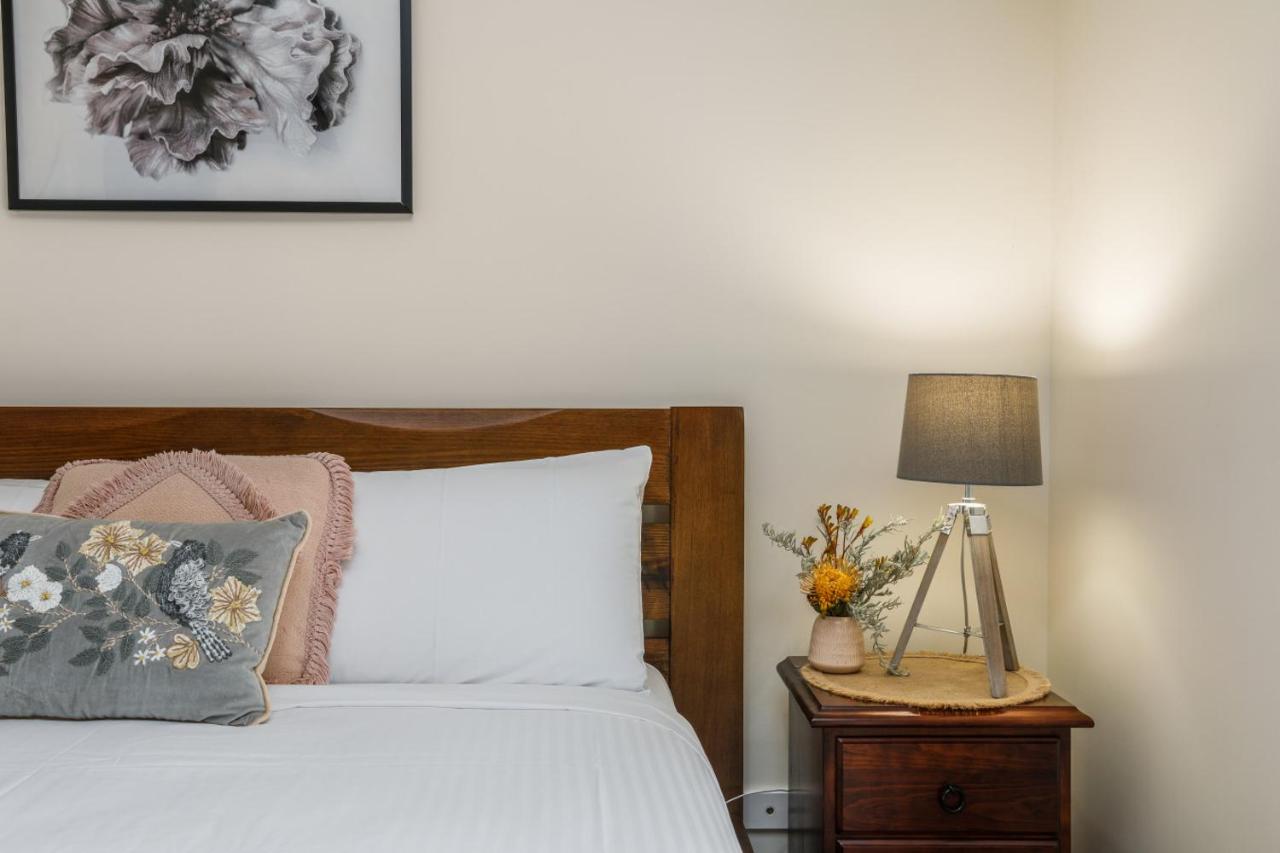 Galbraith Studio 3 - quiet studio by the pavilion - B&B Marong