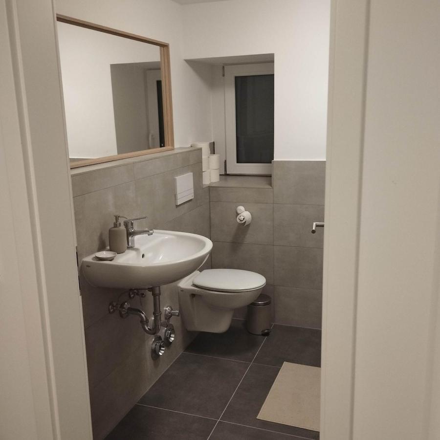 Grosses Zimmer in privater Wohnung in Köln Heimersdorf - B&B Colonia