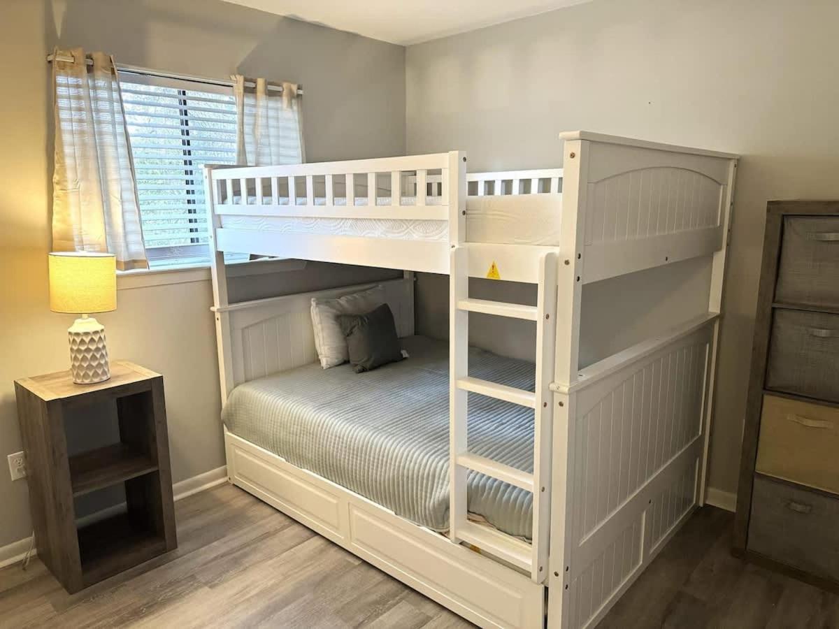 Fiddler's Cove 10-I 2 Bedroom, 1 Block from Beach - Bed and Breakfast Hilton Head
