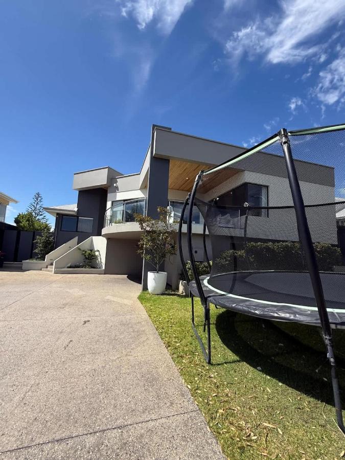23 Coastline 3-Level Luxe Home Theatre &Pool House - Bed and Breakfast Perth