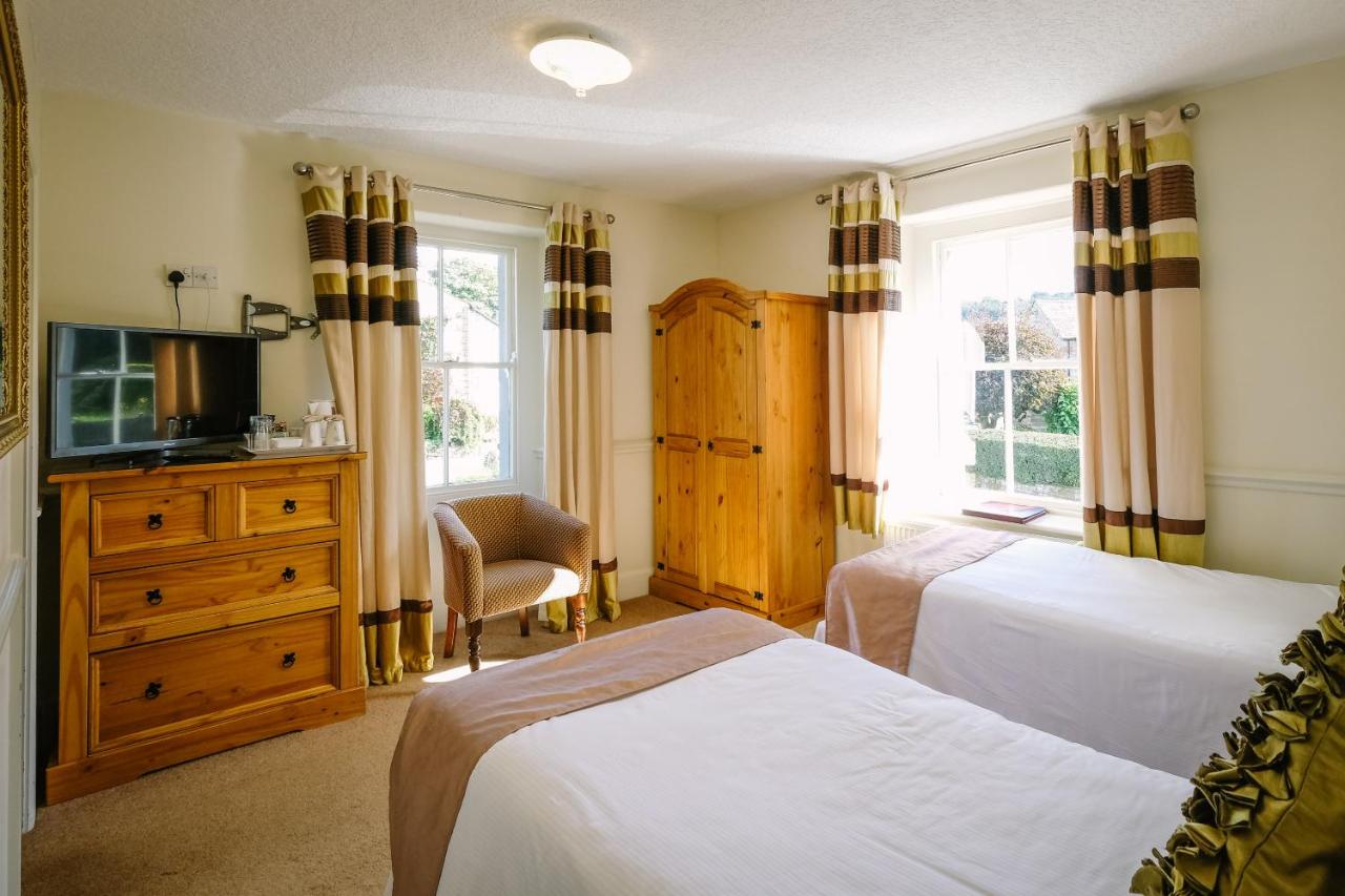 Twin Room with Private Bathroom