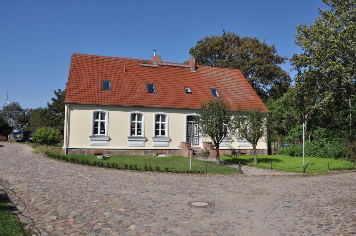 Haus Hohenholz Landhaus, Sauna, Kaminofen, parkähnlicher Garten - Chambres d'hôtes Krackow