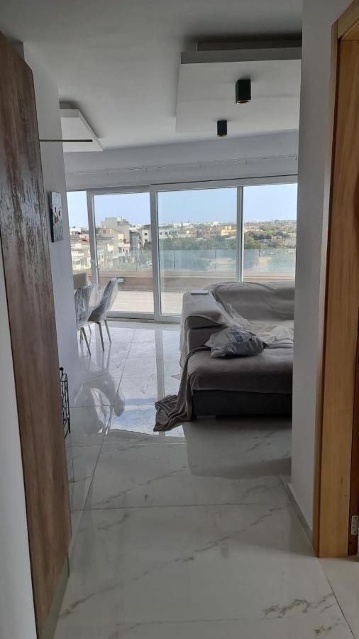 Luxurious Modern Penthouse - Chambres d’hôtes Ta’ Qali