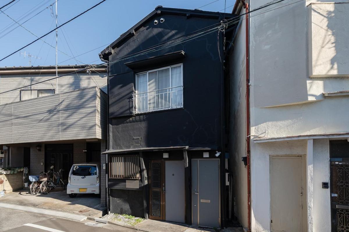 Direct access to major Tokyo stations including Shibuya, Shinjuku, Ikebukuro, Akihabara, and Ueno 3-minute walk from nearest station Tokyo Dome Suitable for long-term stays 101 - B&B Tokyo