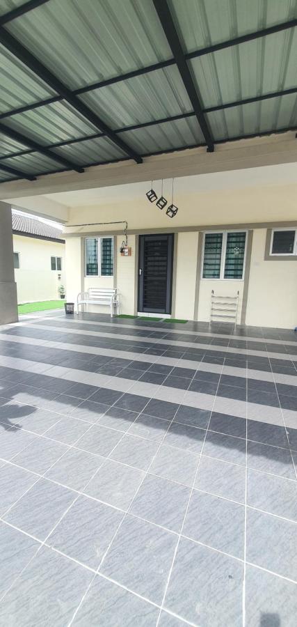 REZEKI MUEZZA 3BR2B Cozy Homestay - B&B Teluk Intan