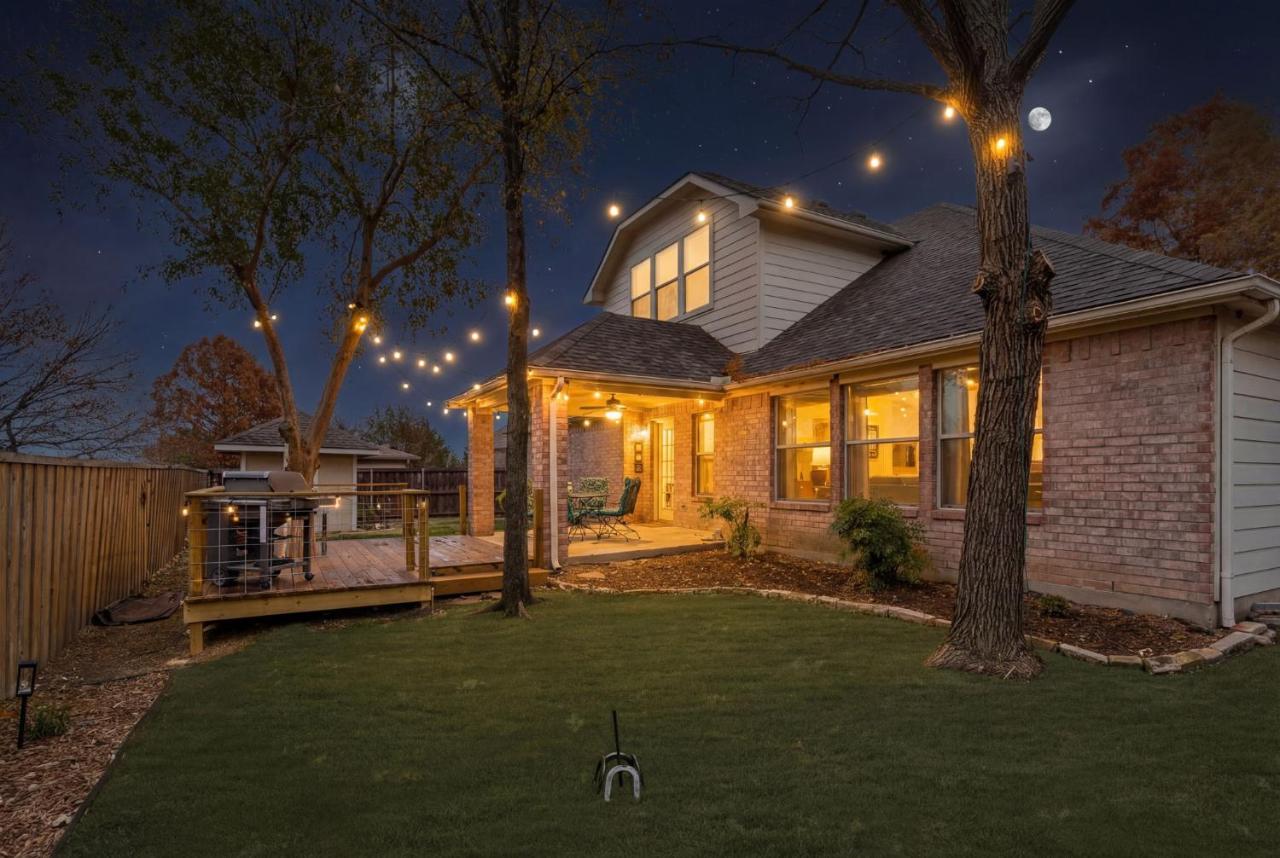 Large Luxury 4-BR Home EPIC GameRoom! Lighted Deck & Grill! - Ferienwohnung Allen