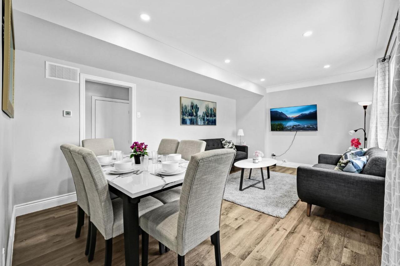 NEW 5 Bedroom House Near The Falls - B&B Niagara Falls