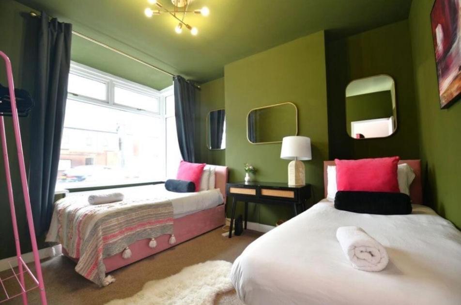 Manchester Getaway Bright & Spacious With Parking - Ferienwohnung Manchester