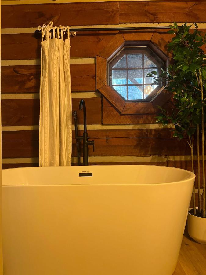Outdoors Sleeps7 Family Getaway Fun Arcade Villa - Chambres d'hôtes Rockbridge
