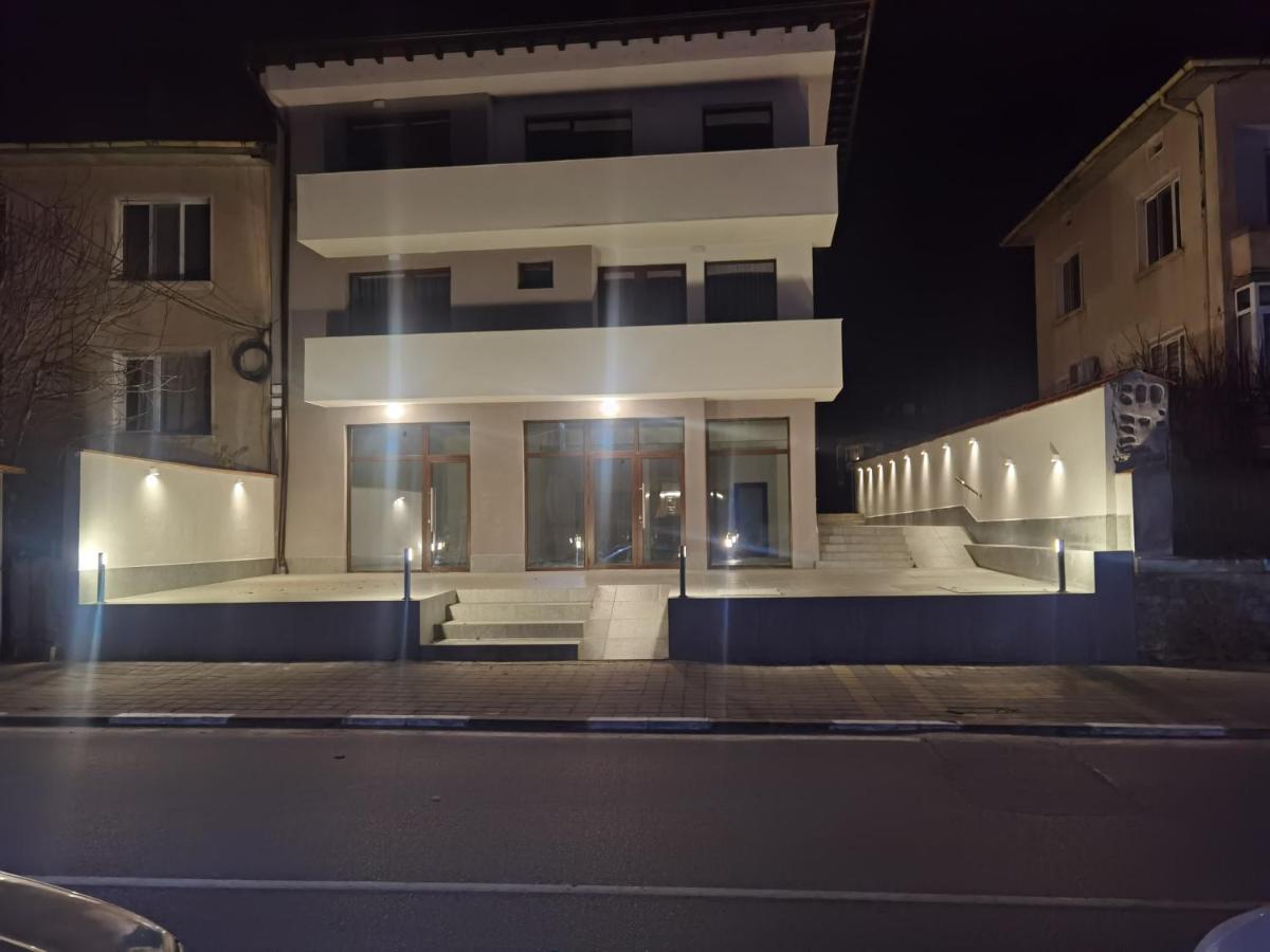 Карина - къща за гости - B&B Ognyanovo