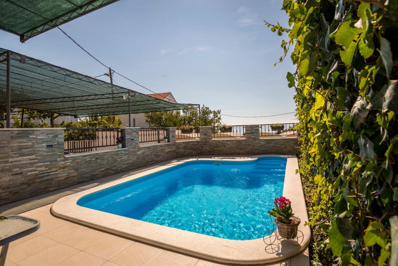 Holiday Home Petra - Chambres d’hôtes Podstrana