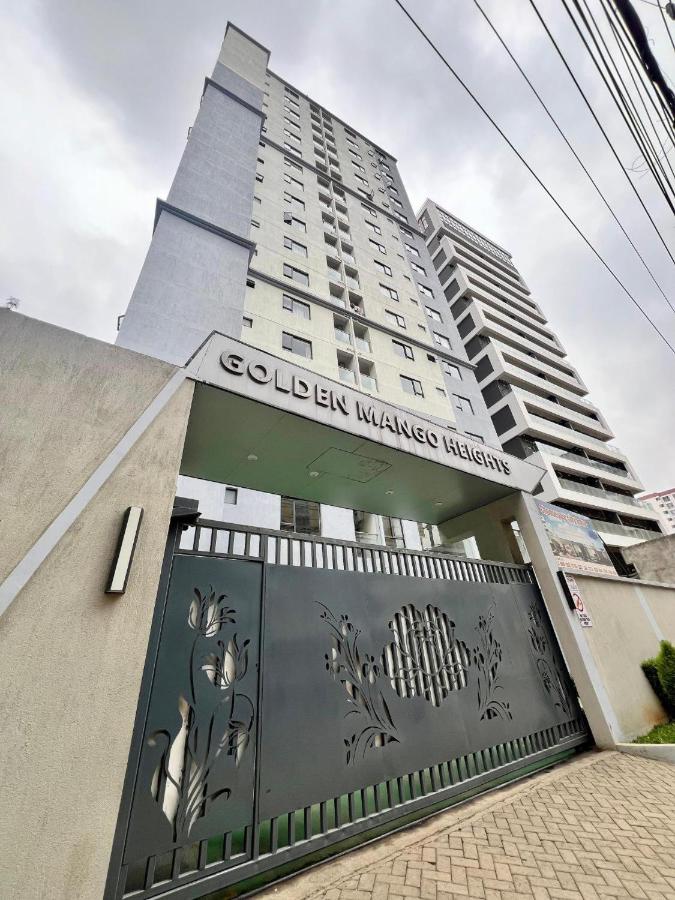 Serenity Furnished 1,2 And 3 Bedroom Apartments Nairobi - Restaurant, Cozy Stay, Sauna Gym & Workspace - Chambres d'hôtes Nairobi