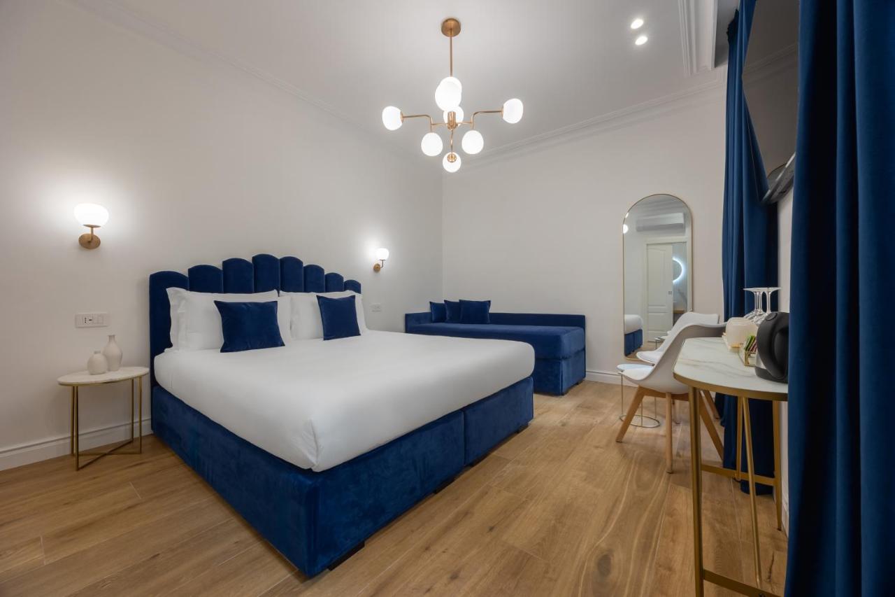 Camera Tripla Superior