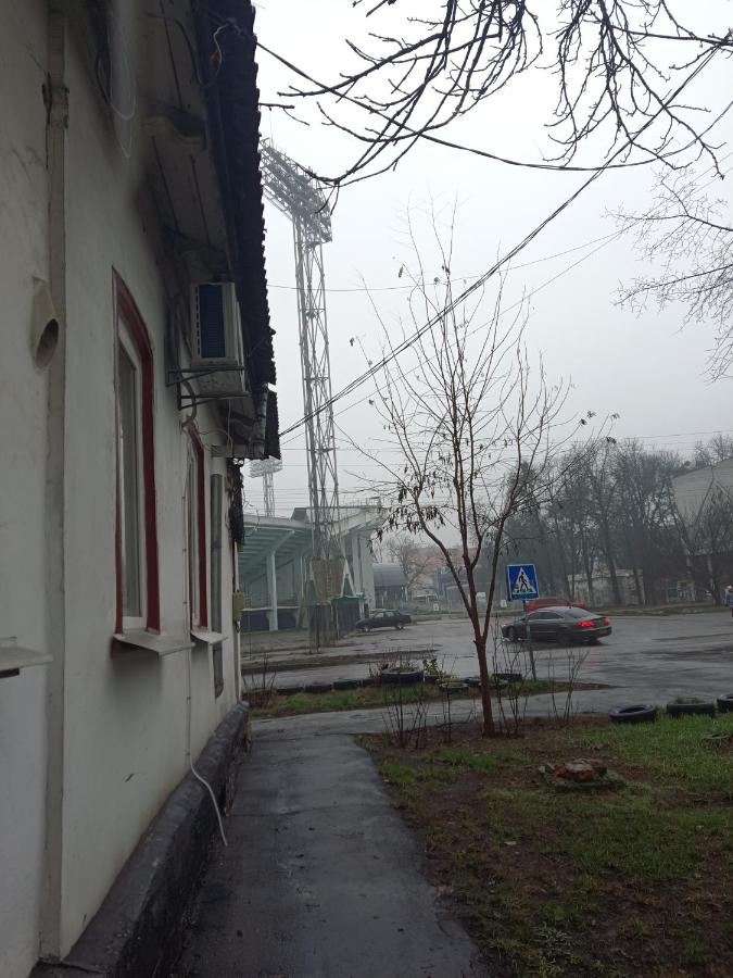 Апартаменти біля стадіону Ворскла СВІТЛО 24 на 7 ЗАСЕЛЕННЯ 24 на 7 Двокімнатна квартира подобово Однокімнатна квартира подобово - Chambres d'hôtes Poltava