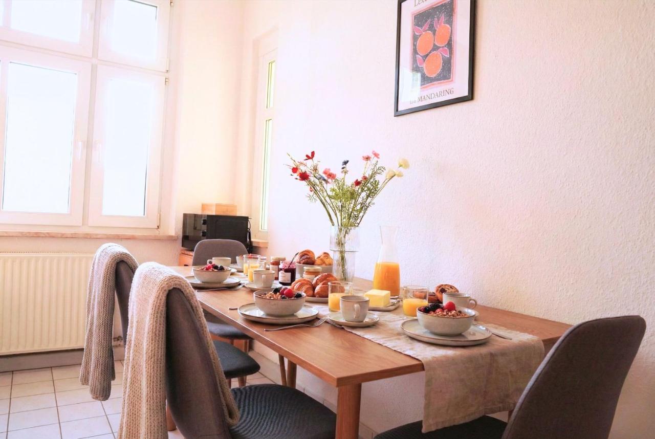 Ruhiges & modernes 5-Personen Apartment mit Boxspringbetten, Smart-TV, Wlan und Balkon - B&B Magdeburgo