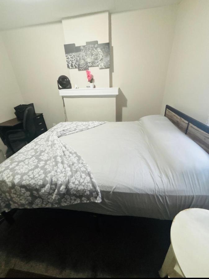 McDaniel House Private Room 6 Shared Bathroom