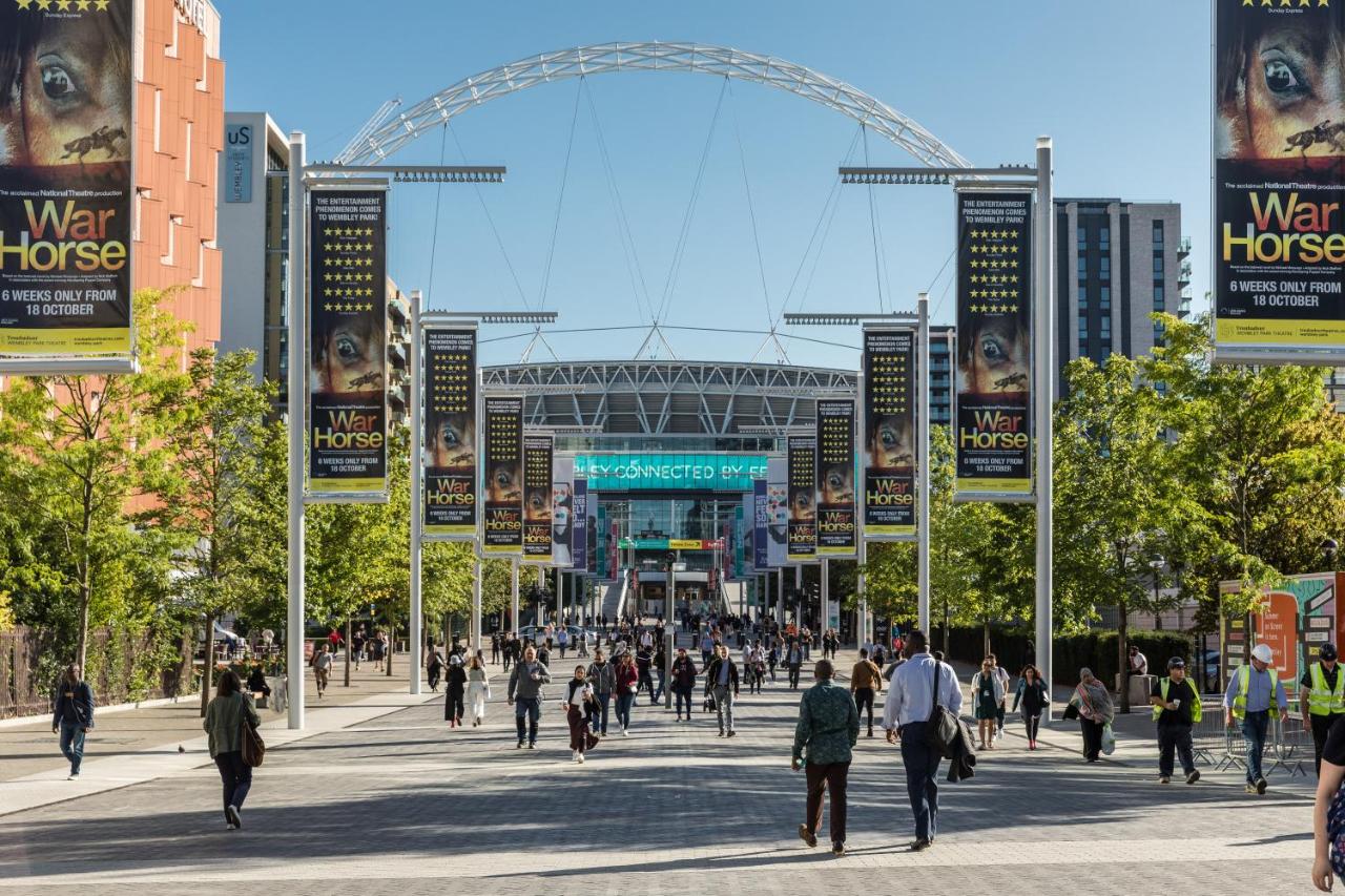 Wembley Stadium Luxury apartment - Balcony views, Netflix, Pool & Ping Pong - sleeps 9 - Ferienwohnung London