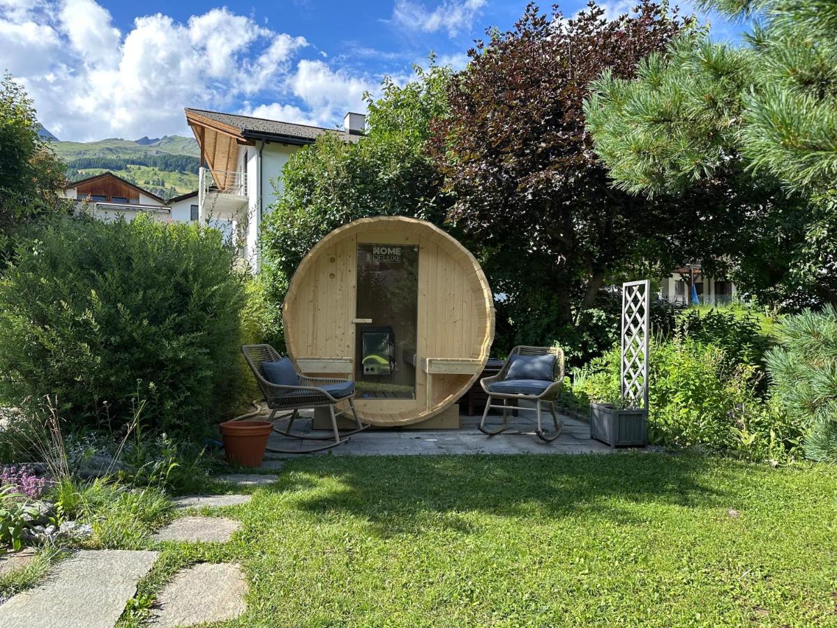Apartment Blick Schloss Tarasp - Arventraum mit Gartenspa - B&B Scuol