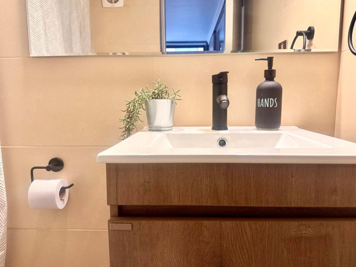 Comodo remodelado a pasos de Costanera y Metro - Chambres d’hôtes Santiago