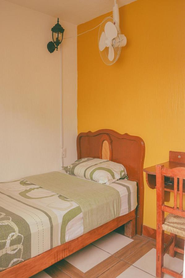 Camera Matrimoniale con Bagno in Comune 