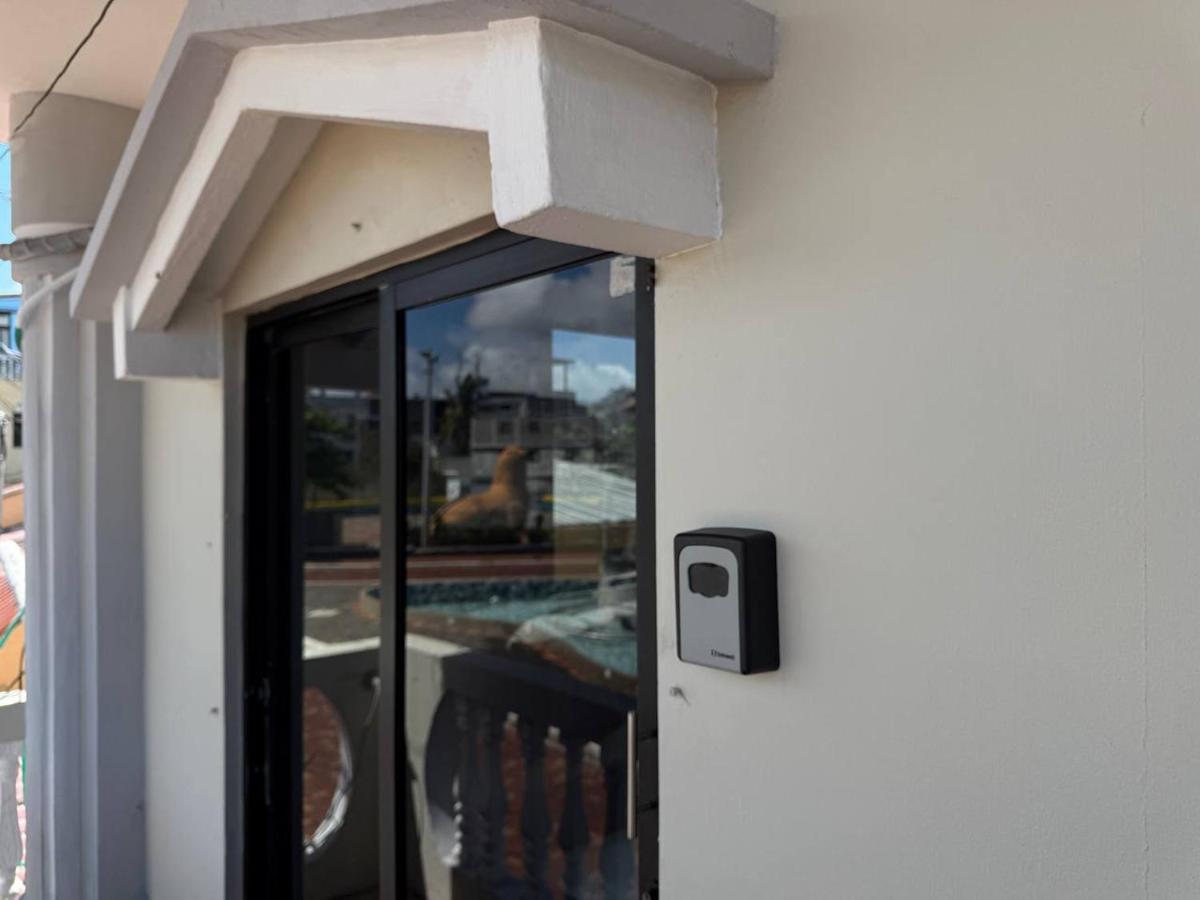 Almar departamento completo con balcon 2 habitaciones AC - WIFI Starlink - 2 baños completos con AGUA CALIENTE - Chambres d'hôtes Puerto Baquerizo Moreno