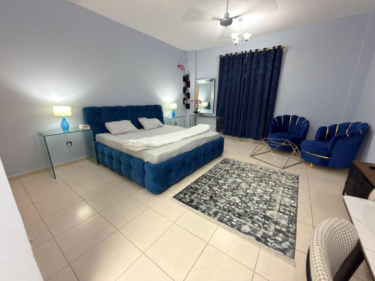 spacious fully furnished studio apartment in Emirates cluster - B&B Dubai