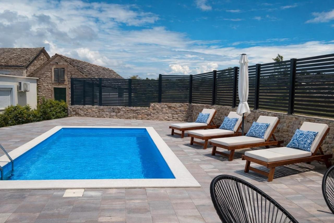 House Gruja with Pool - B&B Primošten