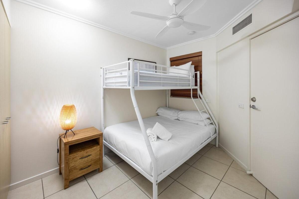 Absolute Beachfront Unit - B&B Caloundra