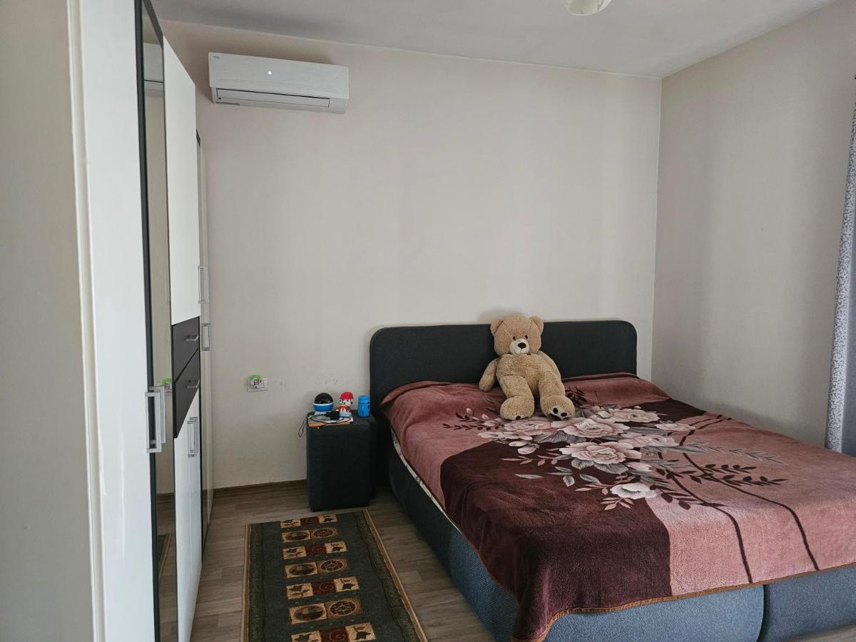 Kristina Guesthouse - Bed and Breakfast Librazhd