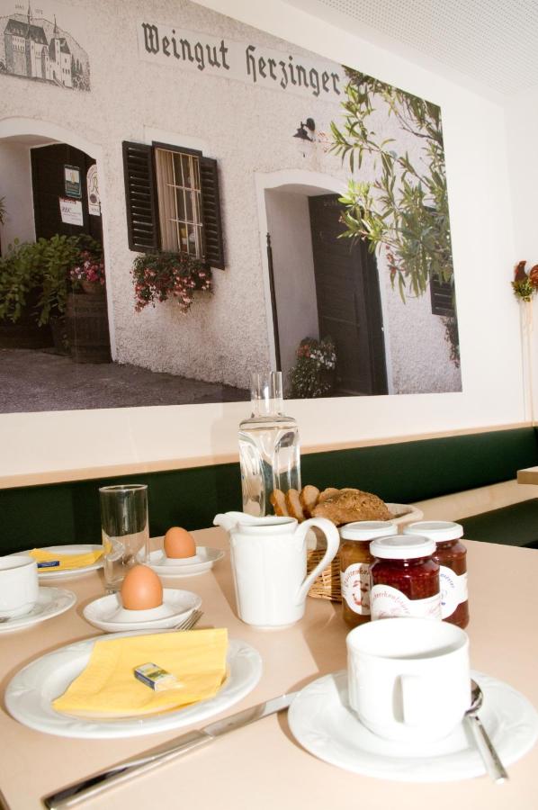 Weingut Herzinger - B&B Franzhausen