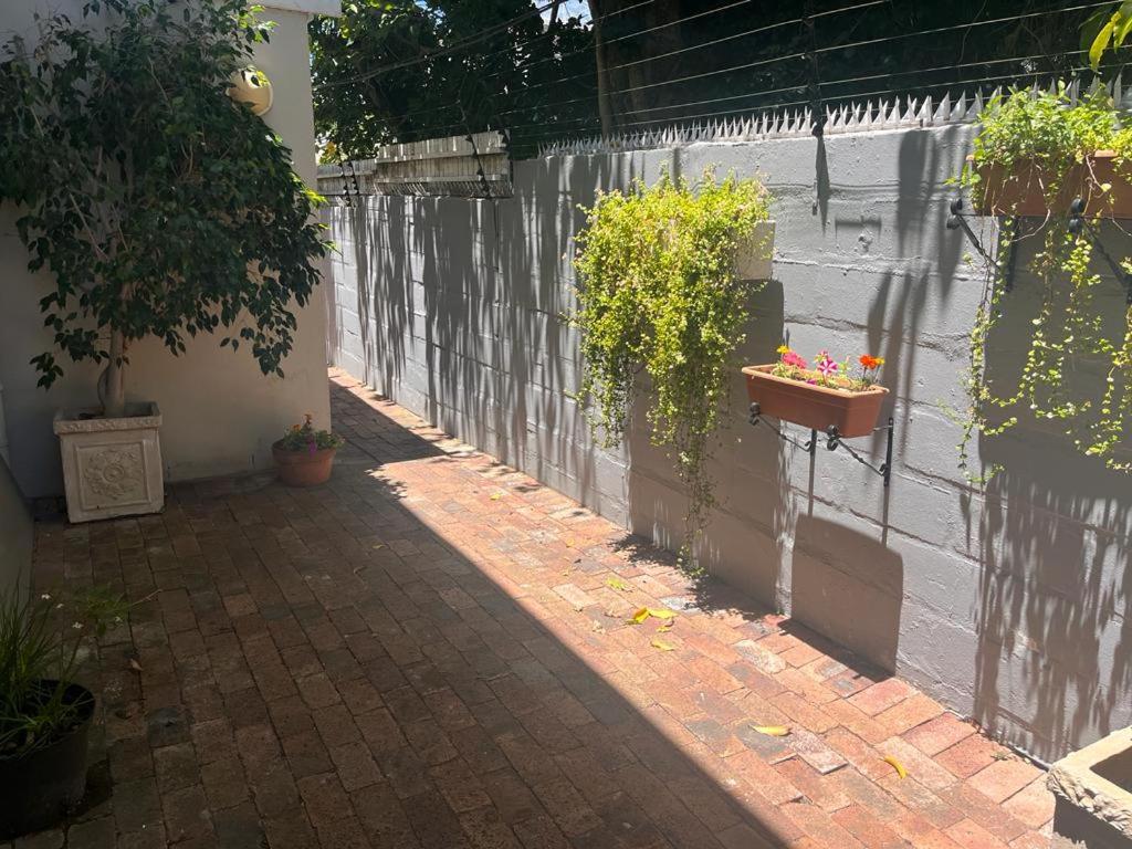 Secluded Silver Mile with solar back-up - B&B Cape Town