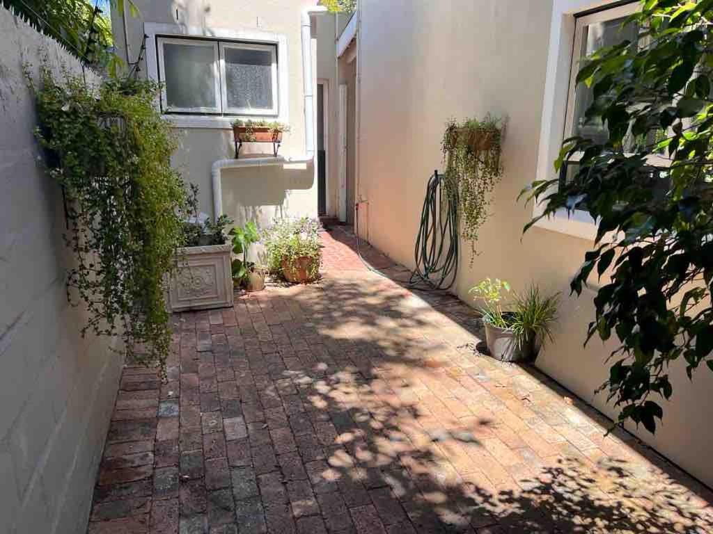 Secluded Silver Mile with solar back-up - B&B Cape Town